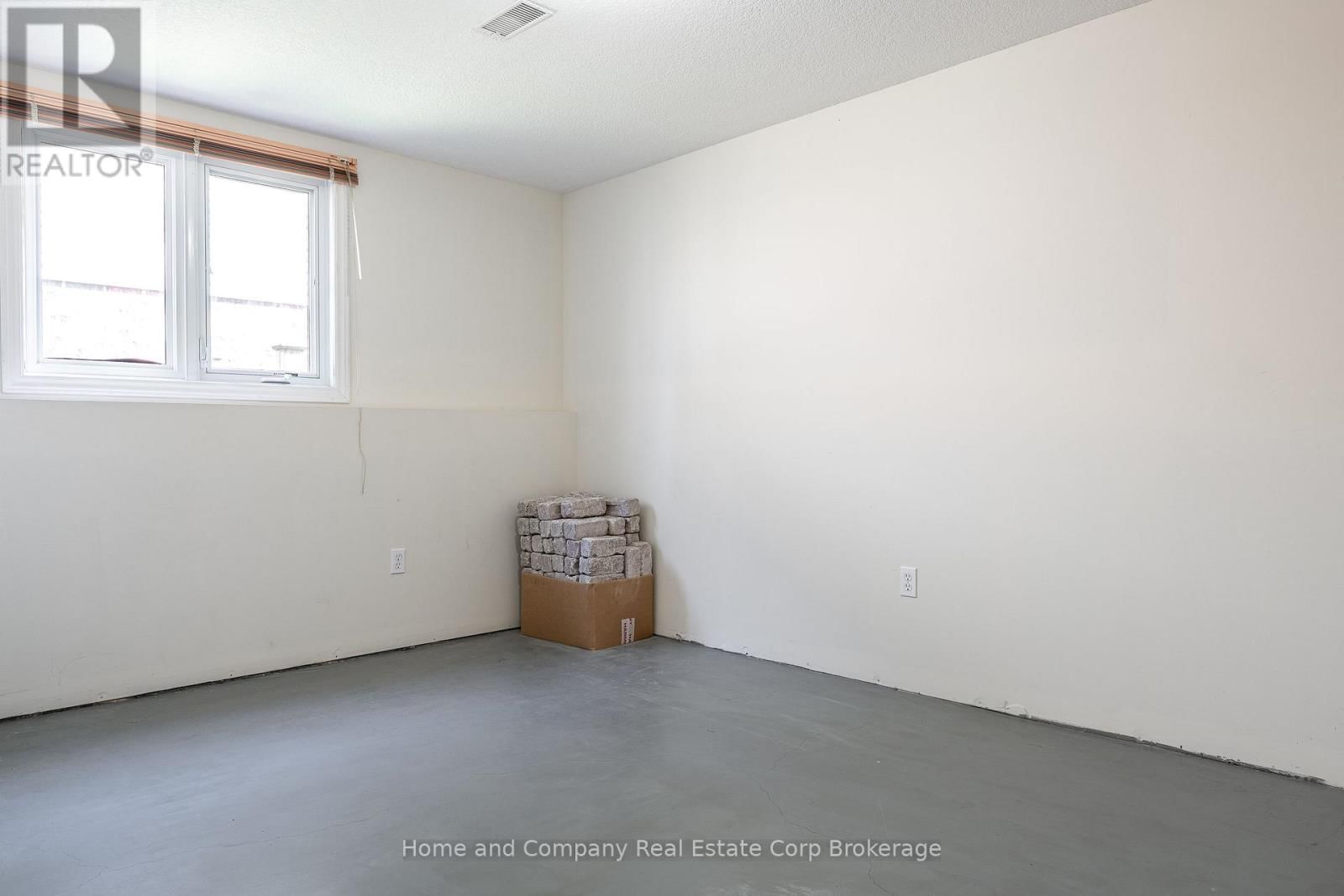 86 LIGHTBOURNE AVENUE Image 36