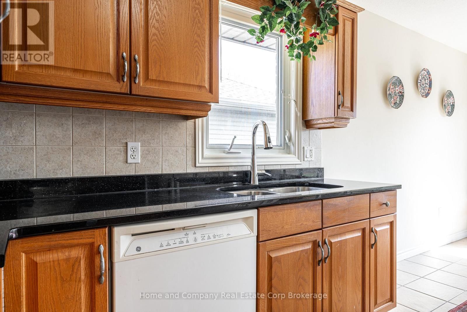 86 LIGHTBOURNE AVENUE Image 9