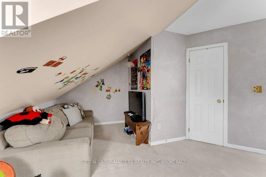 118 SIR JOHN JOHNSON DRIVE Image 25