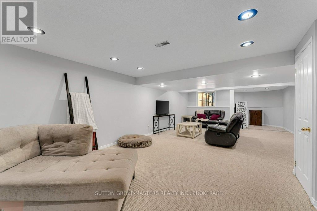 118 SIR JOHN JOHNSON DRIVE Image 32