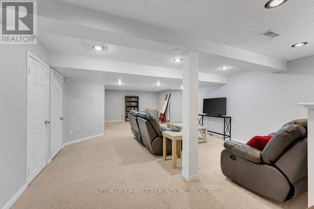 118 SIR JOHN JOHNSON DRIVE Image 34