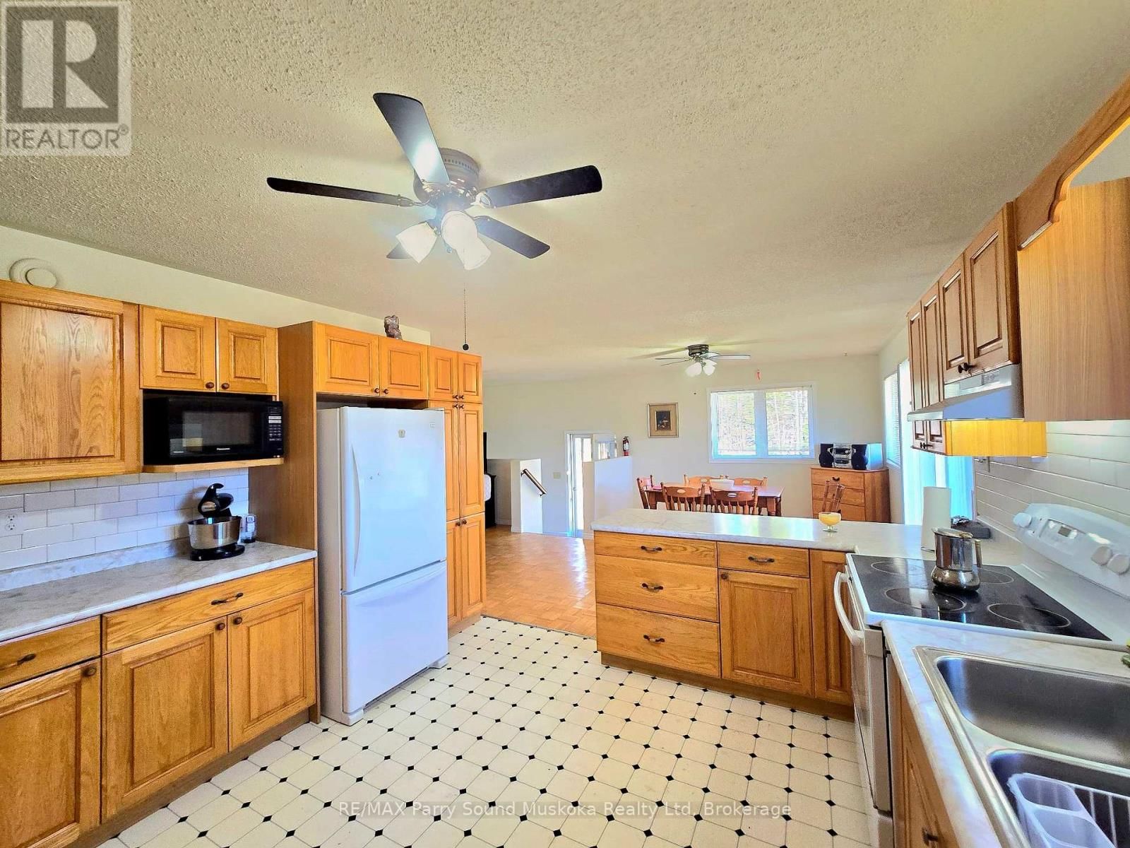 50 WOODS ROAD Image 13