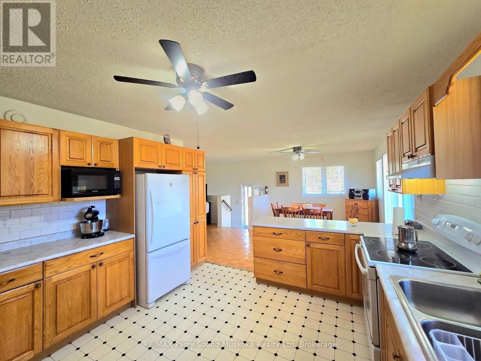 50 WOODS ROAD Image 14