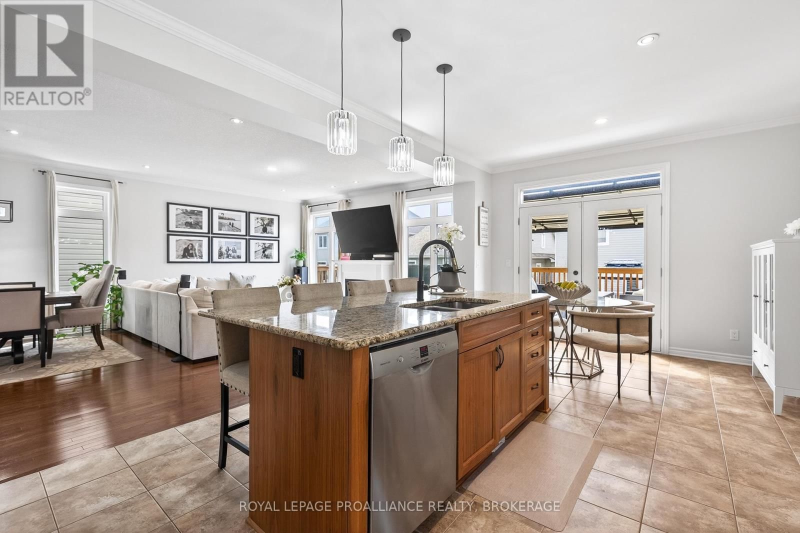 1153 ESCALA CRESCENT Image 10