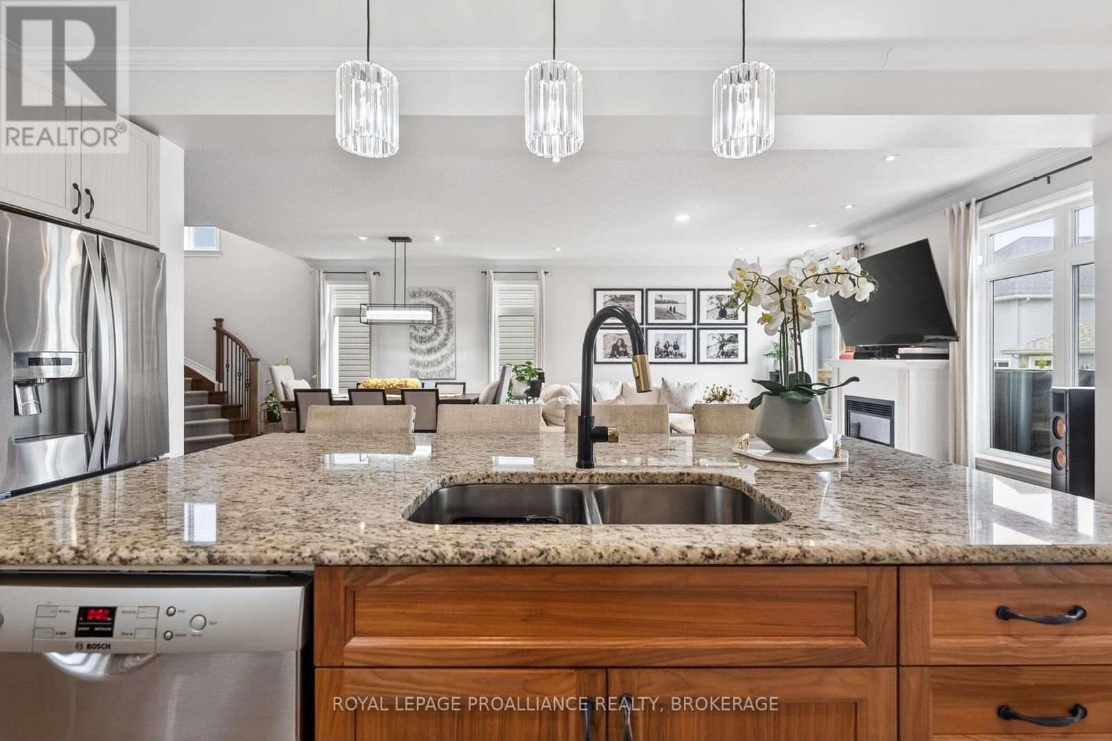 1153 ESCALA CRESCENT Image 12