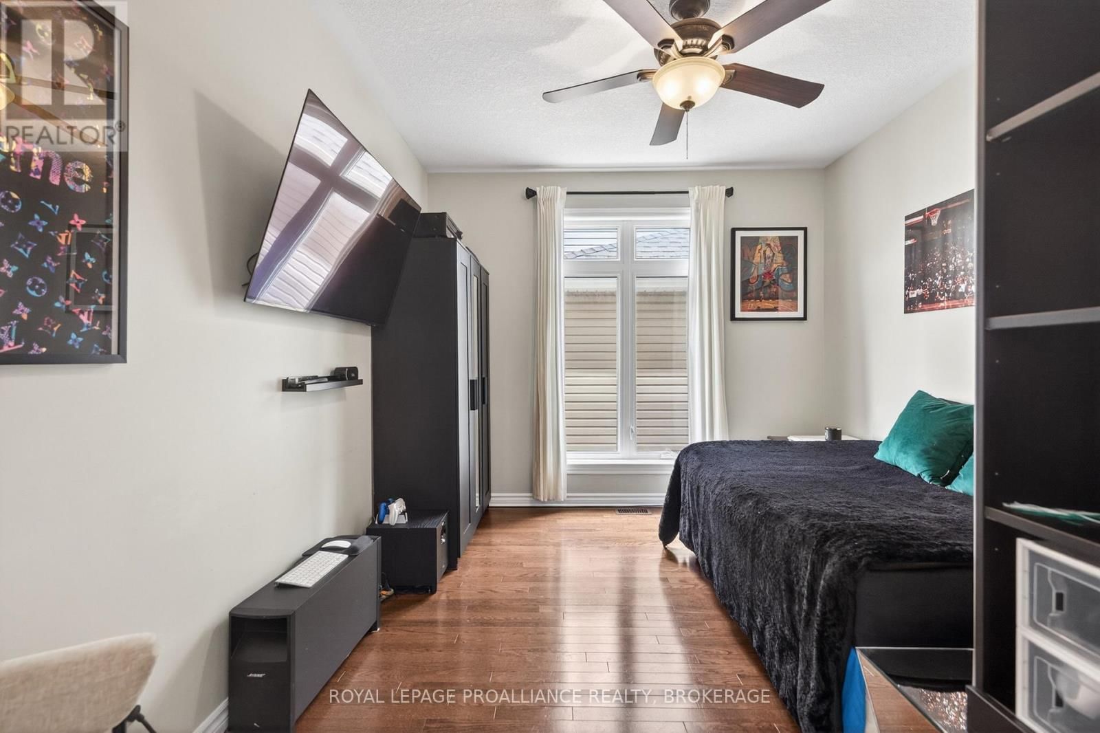 1153 ESCALA CRESCENT Image 16