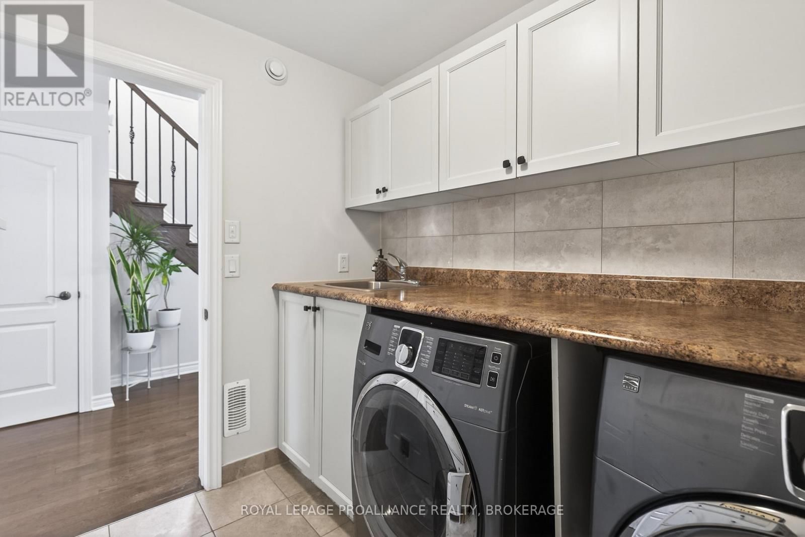 1153 ESCALA CRESCENT Image 17