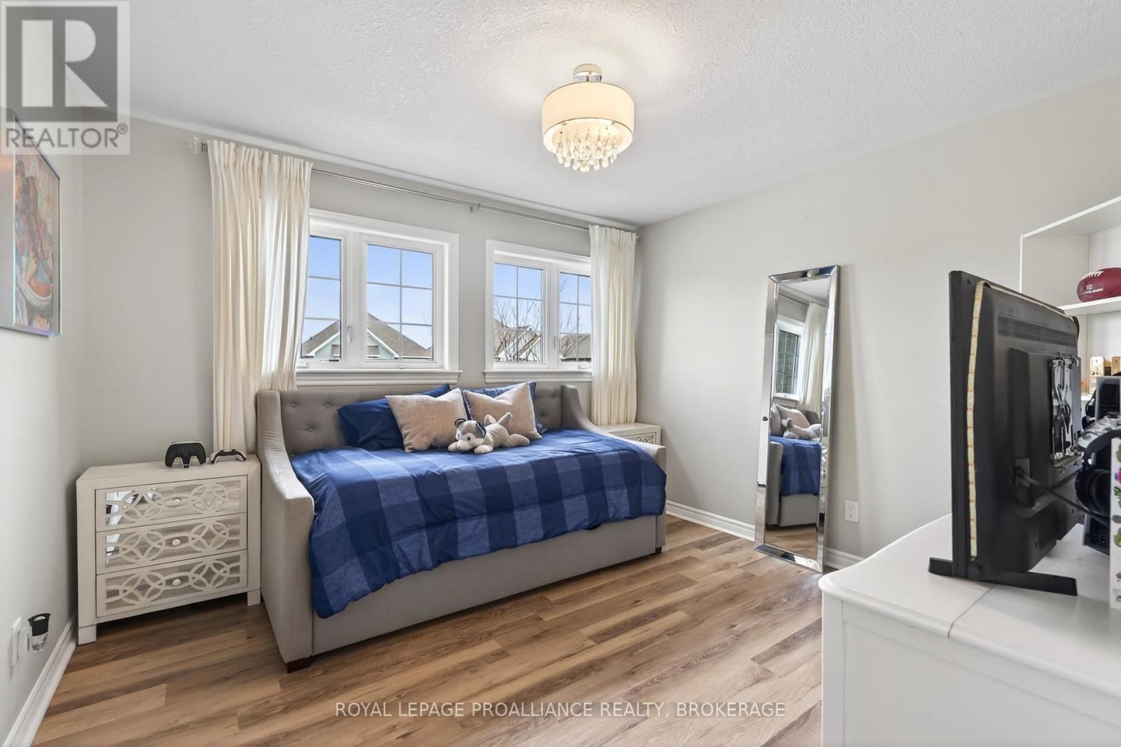 1153 ESCALA CRESCENT Image 20