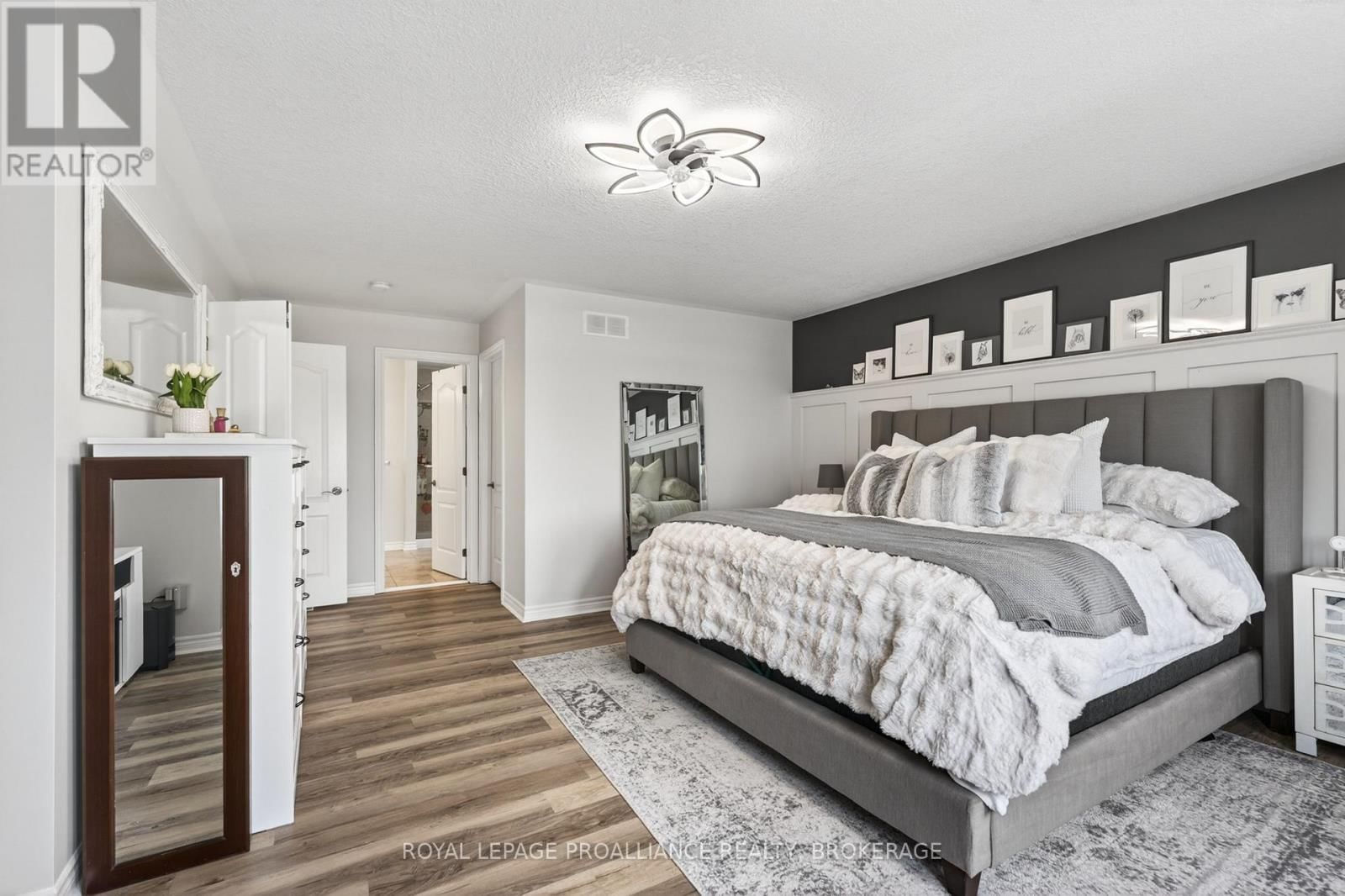 1153 ESCALA CRESCENT Image 22