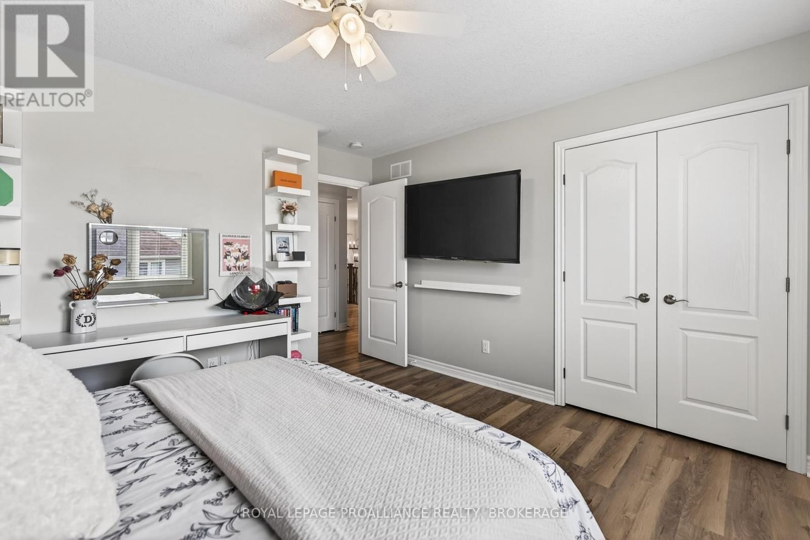 1153 ESCALA CRESCENT Image 28