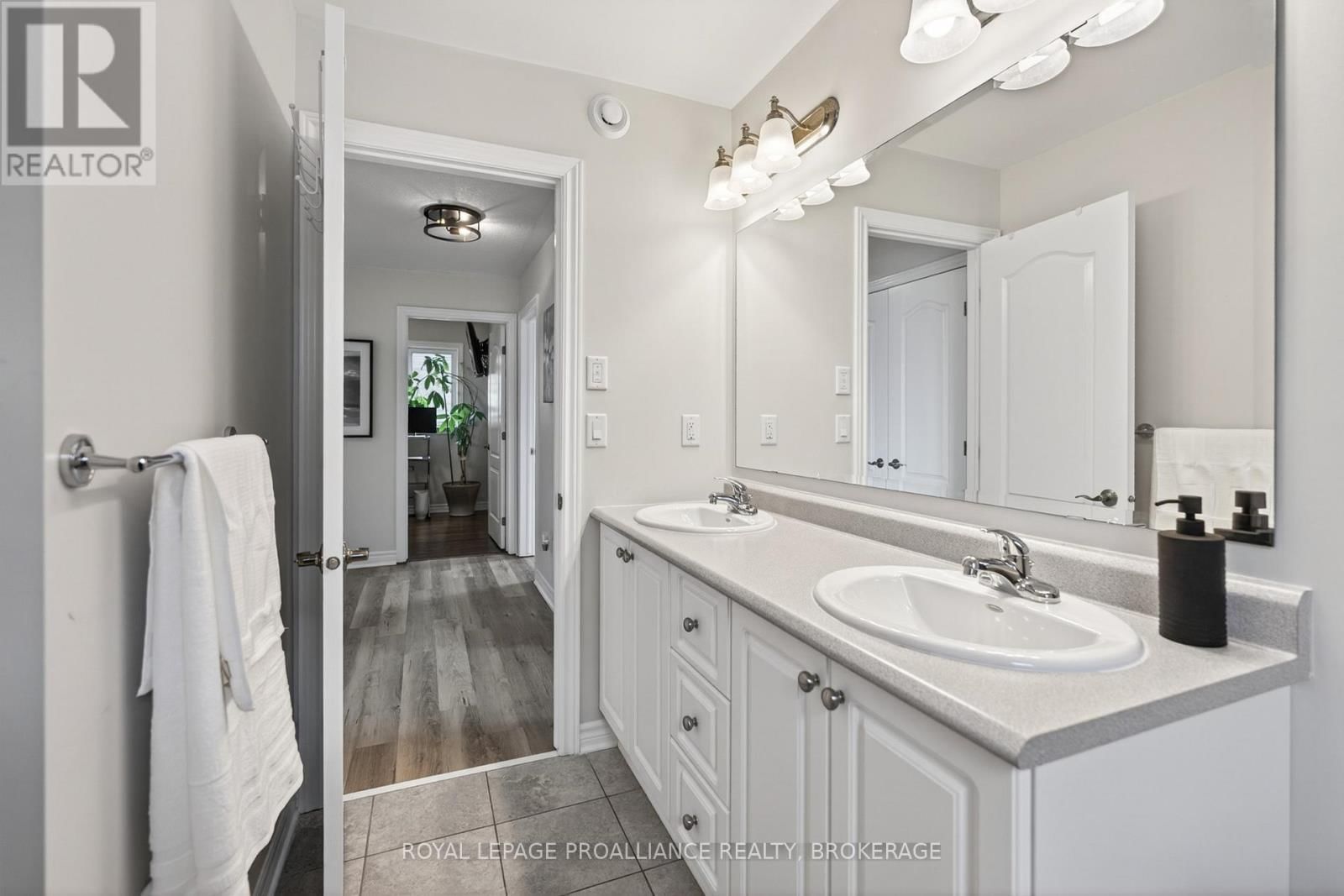 1153 ESCALA CRESCENT Image 30