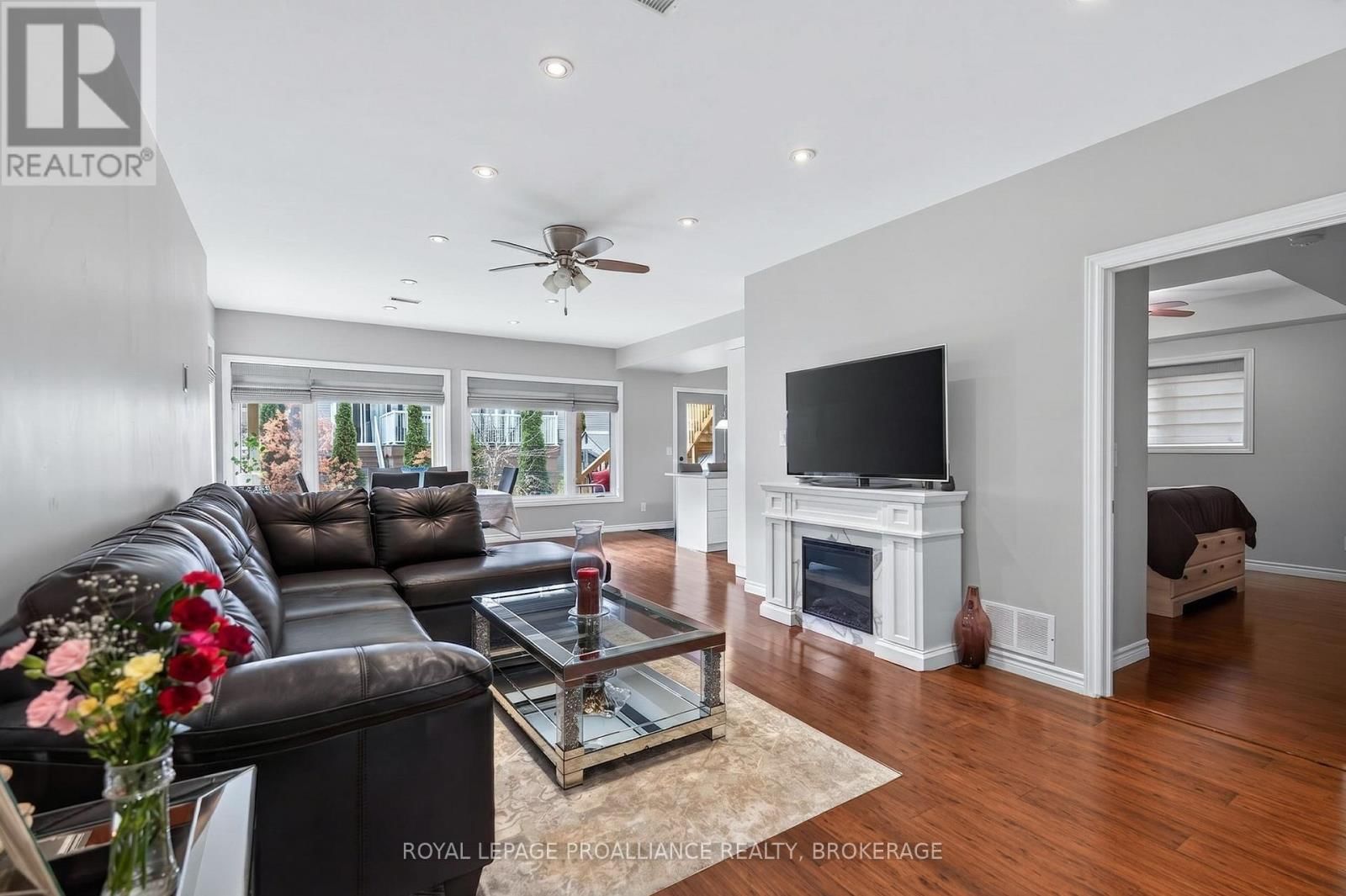 1153 ESCALA CRESCENT Image 31