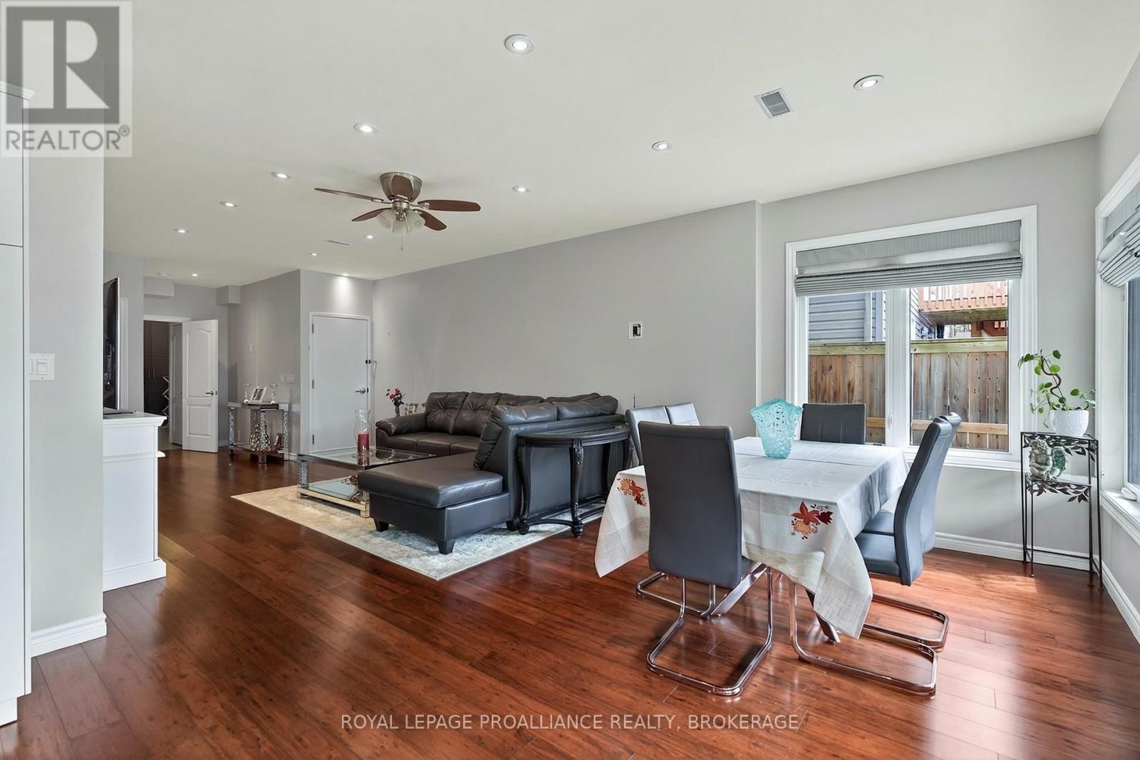 1153 ESCALA CRESCENT Image 33