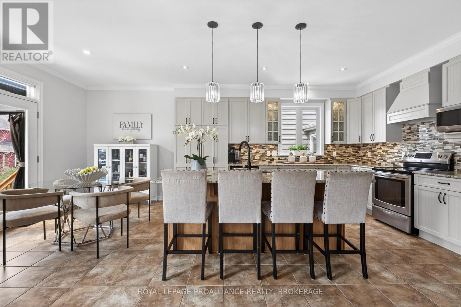 1153 ESCALA CRESCENT Image 9