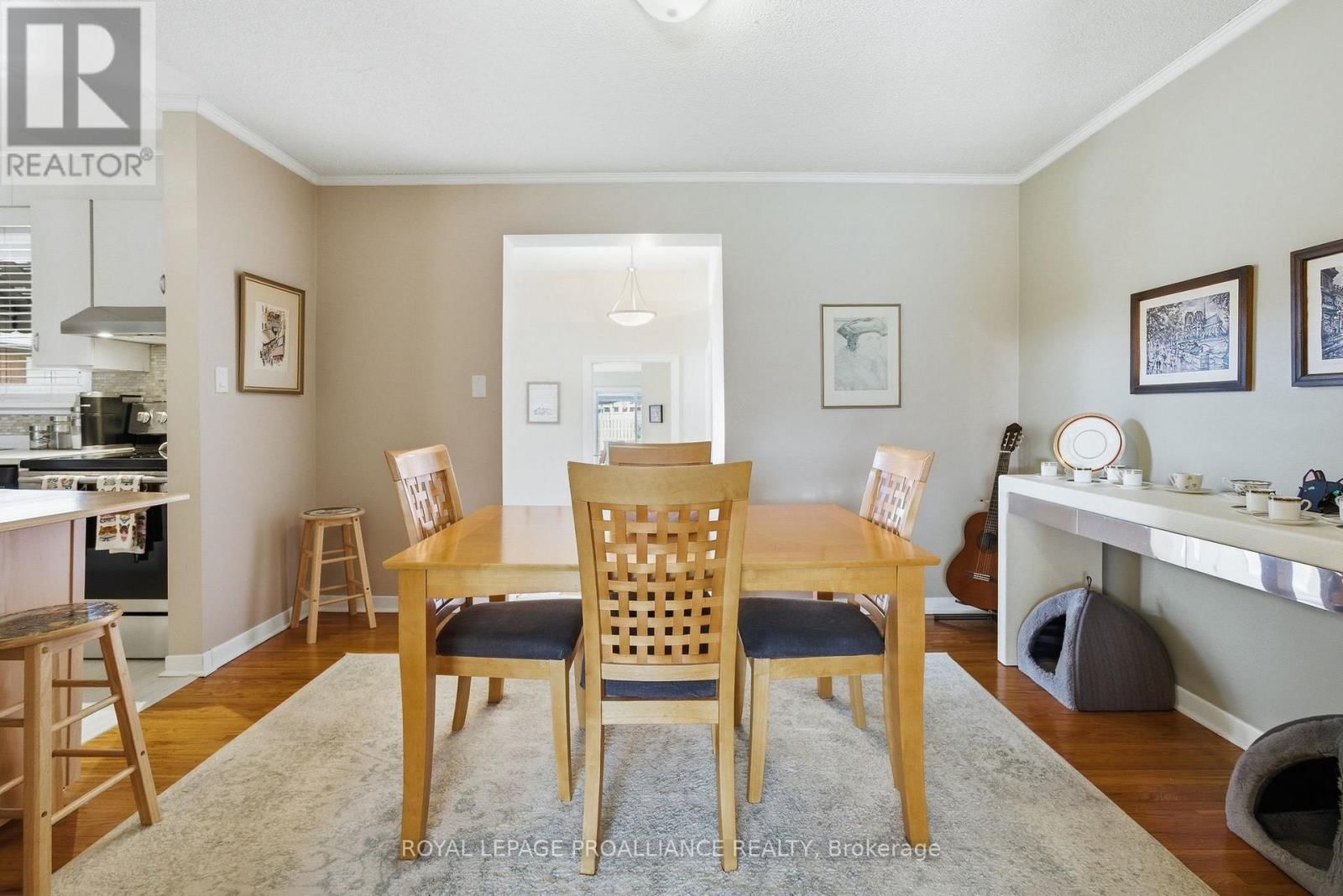 49 PLAZA SQUARE Image 10