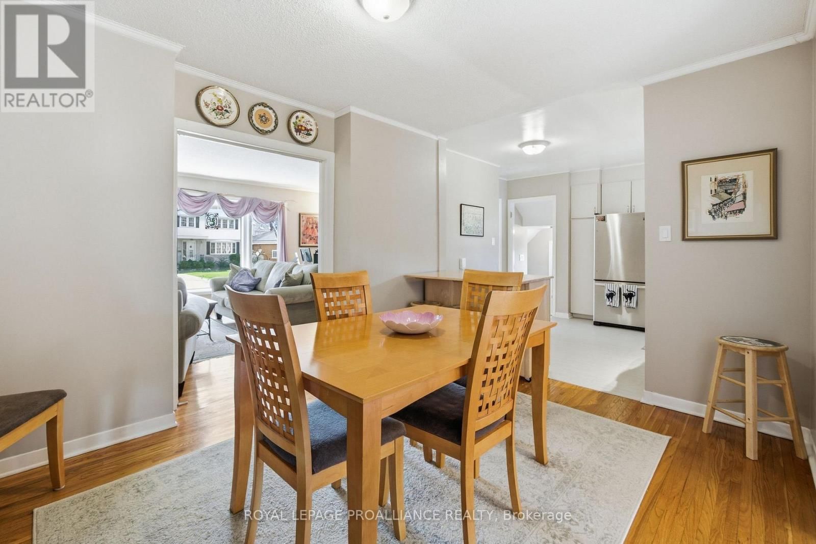 49 PLAZA SQUARE Image 11