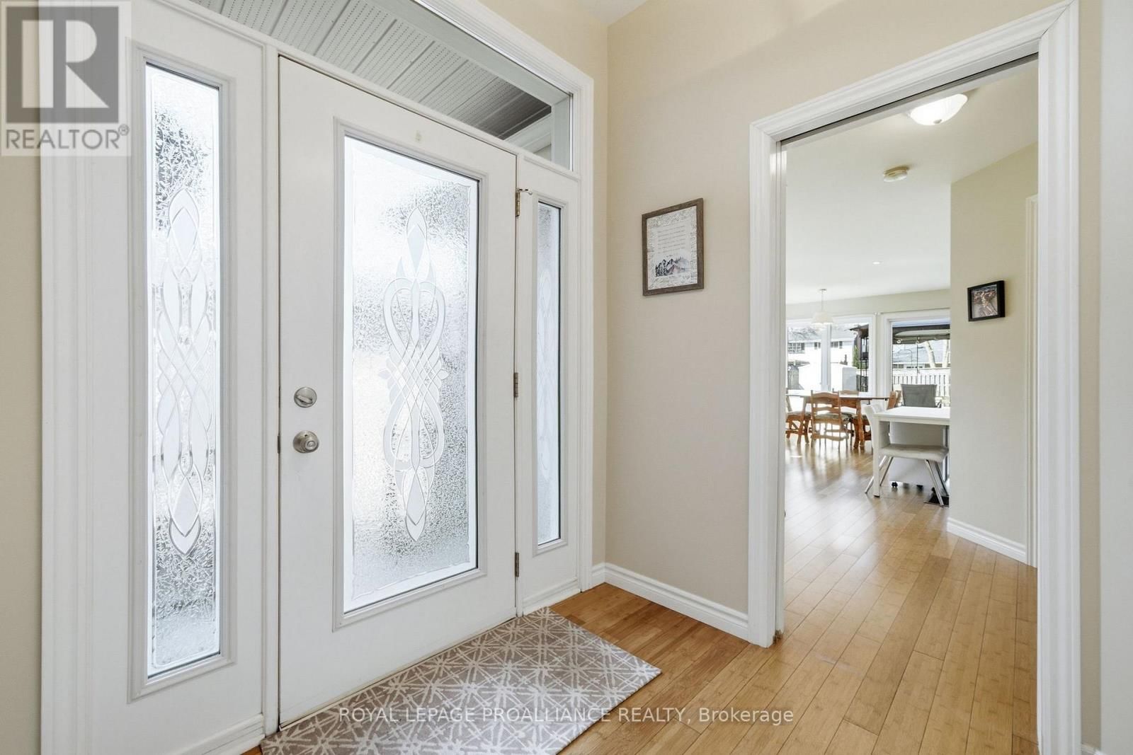 49 PLAZA SQUARE Image 14