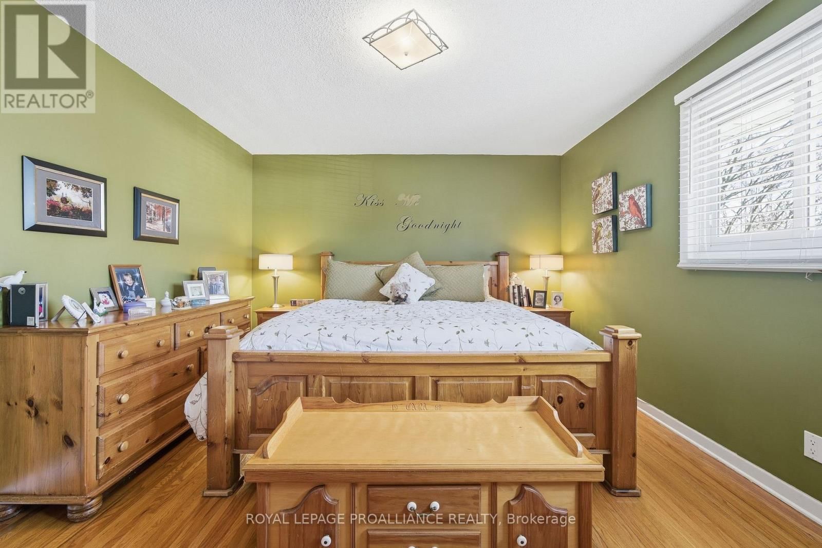 49 PLAZA SQUARE Image 33