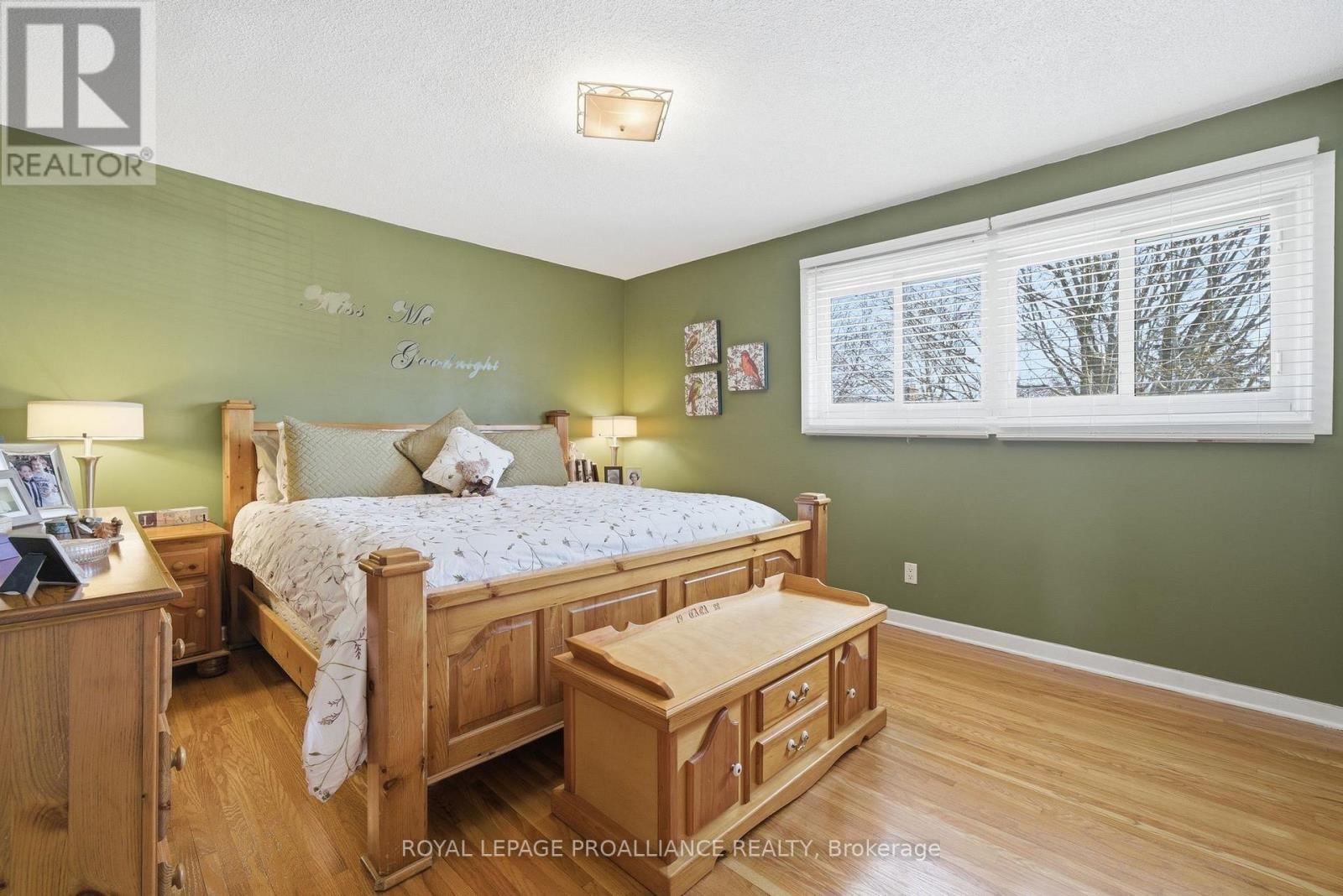 49 PLAZA SQUARE Image 34