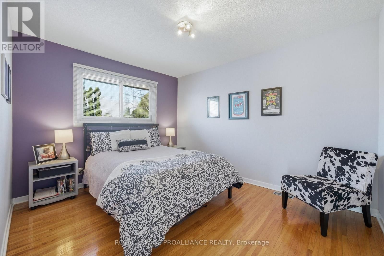 49 PLAZA SQUARE Image 36