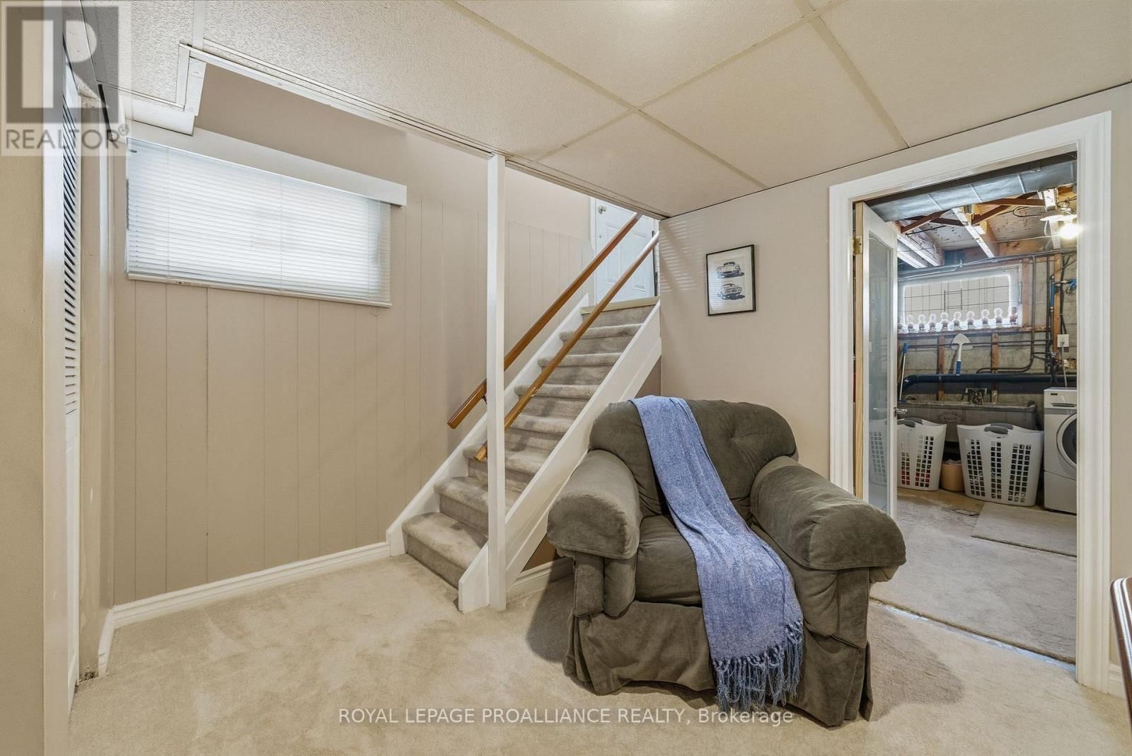 49 PLAZA SQUARE Image 38