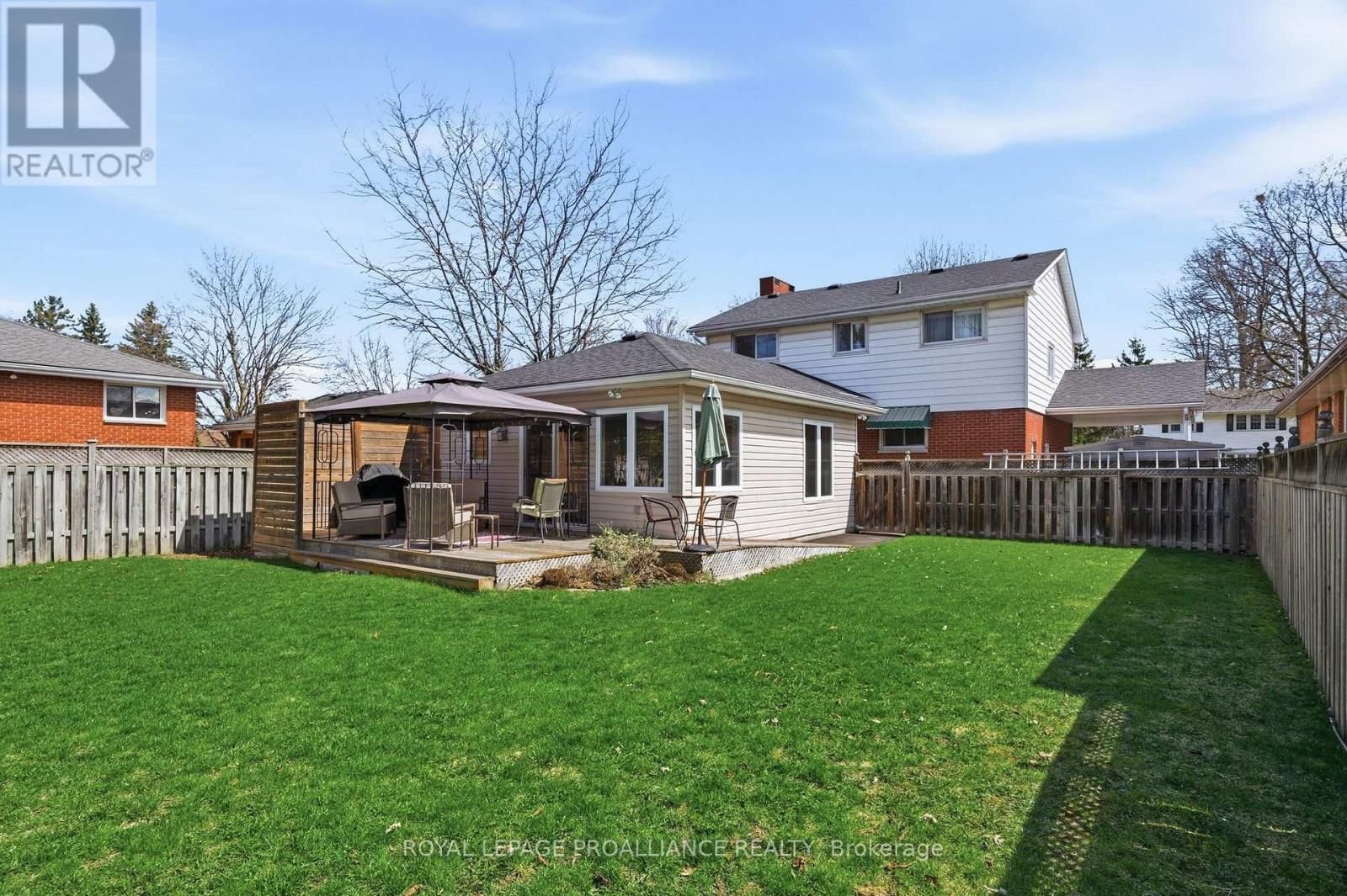 49 PLAZA SQUARE Image 45