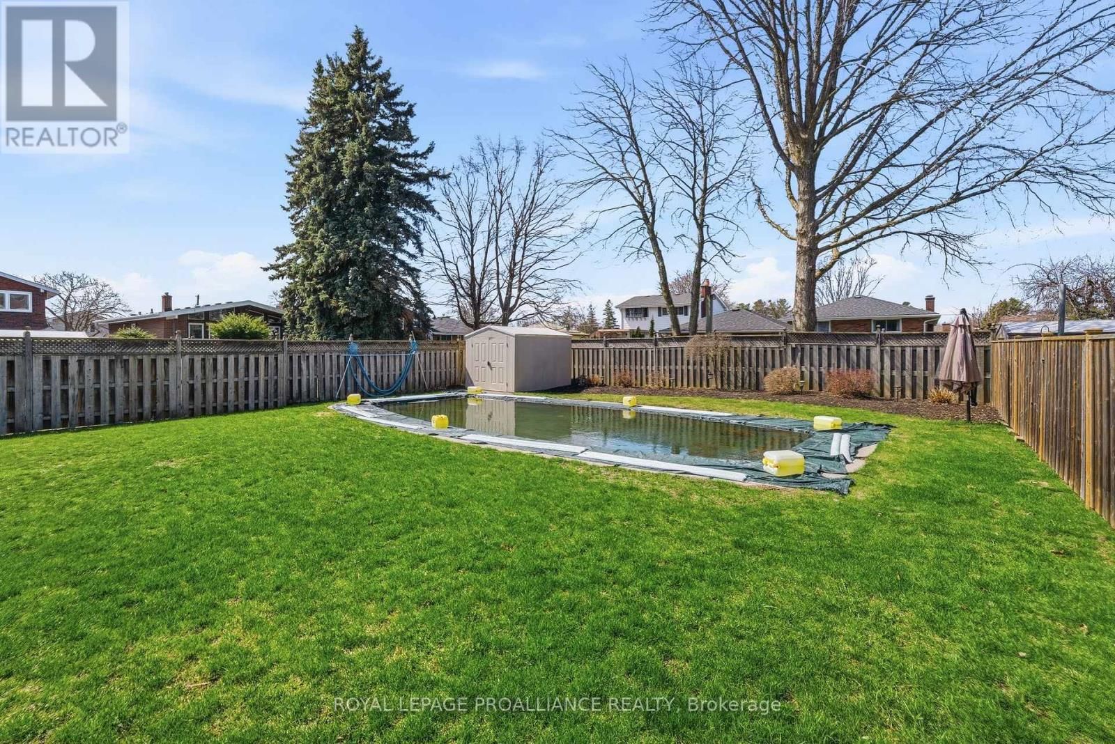 49 PLAZA SQUARE Image 48