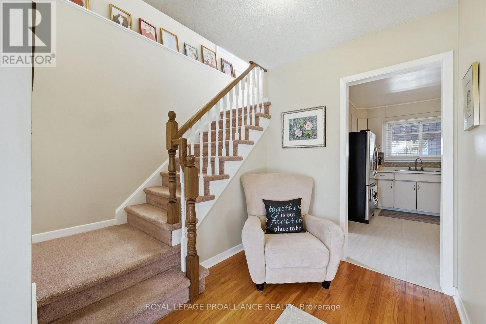 49 PLAZA SQUARE Image 5