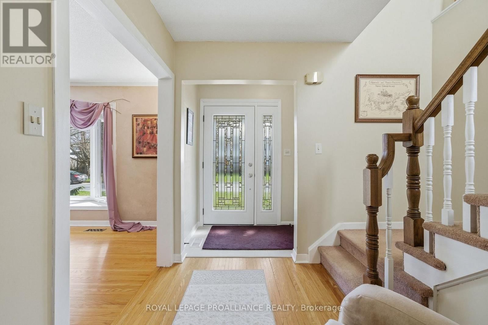 49 PLAZA SQUARE Image 6