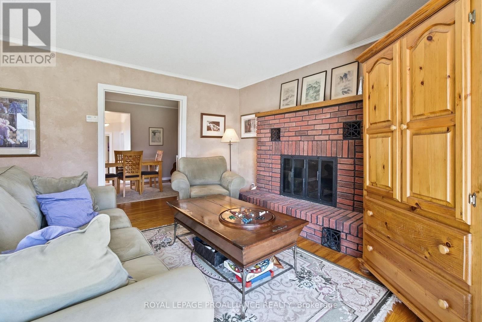 49 PLAZA SQUARE Image 7