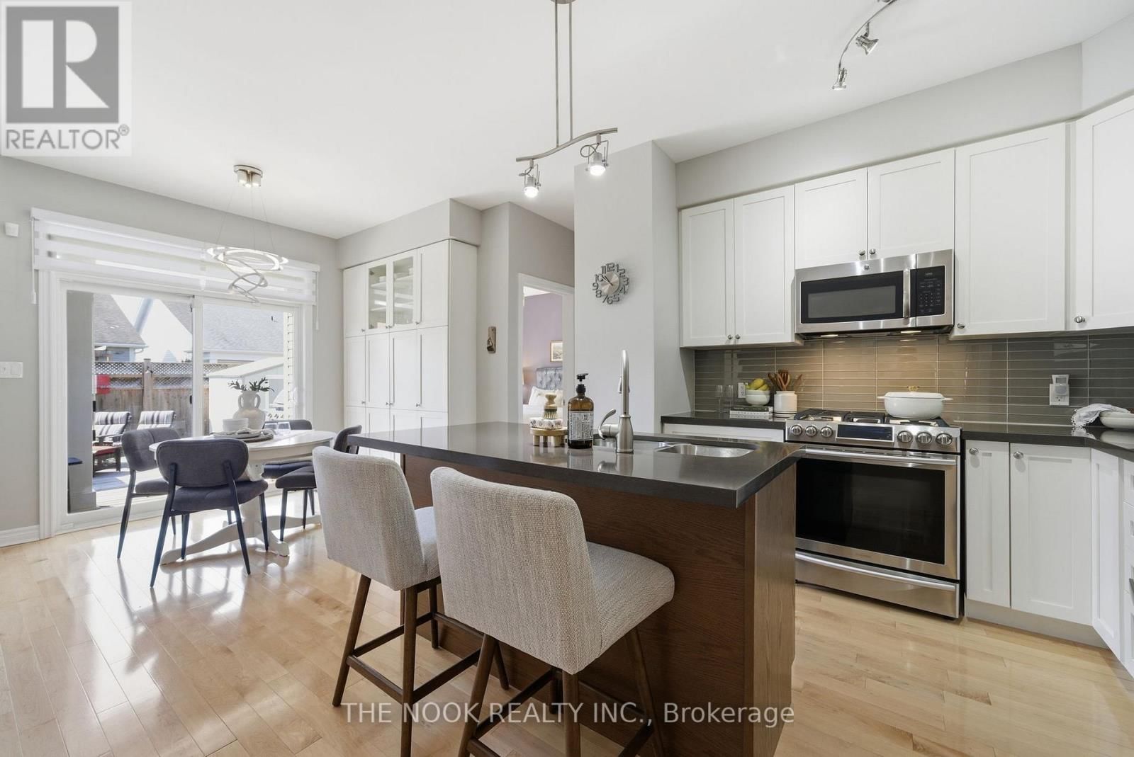 17 DEACON CRESCENT Image 12