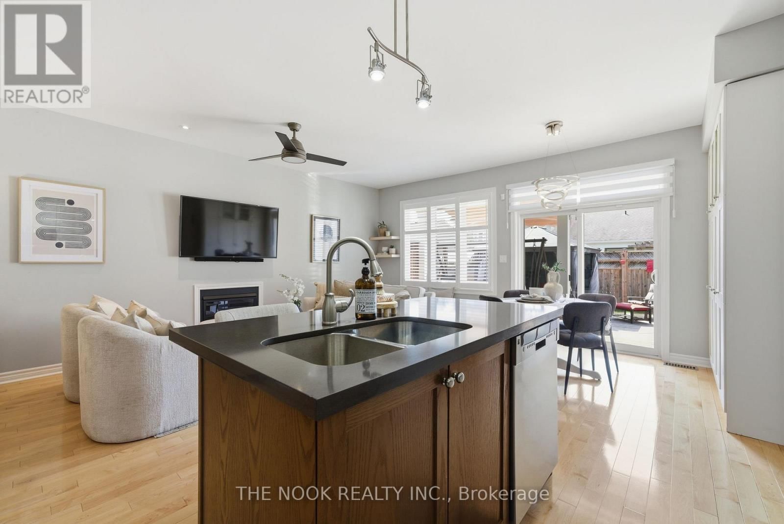 17 DEACON CRESCENT Image 13