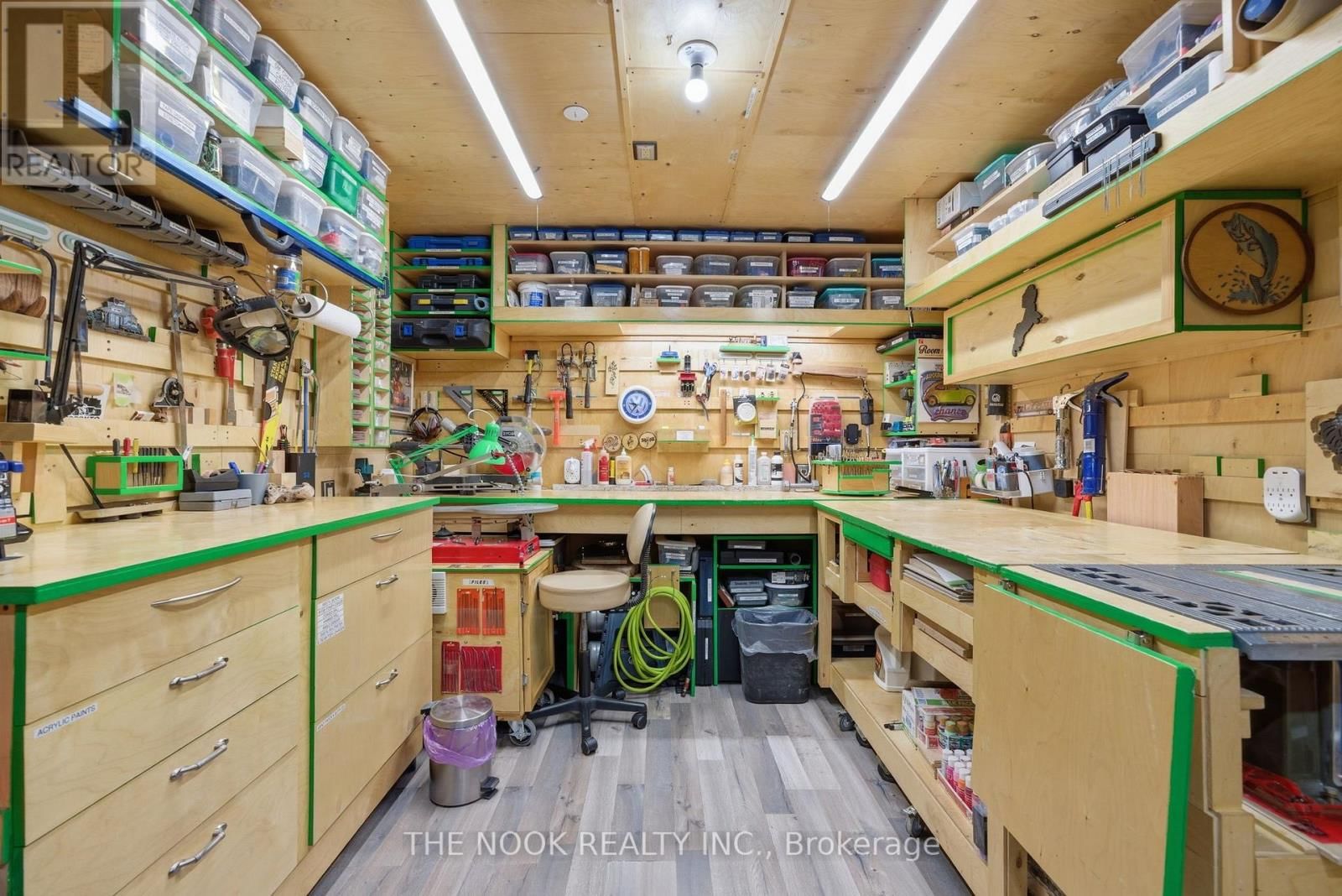 17 DEACON CRESCENT Image 32