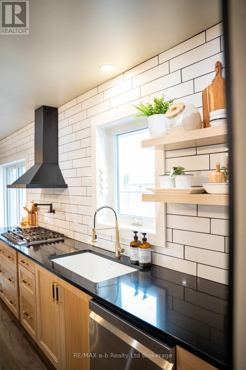 3 BELFAST CIRCLE Image 16