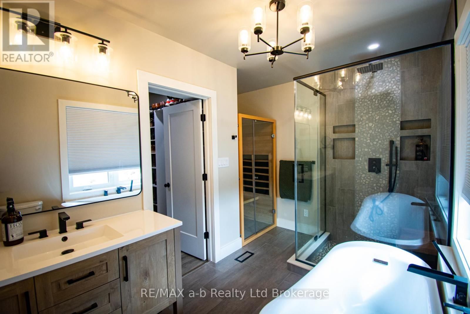 3 BELFAST CIRCLE Image 22