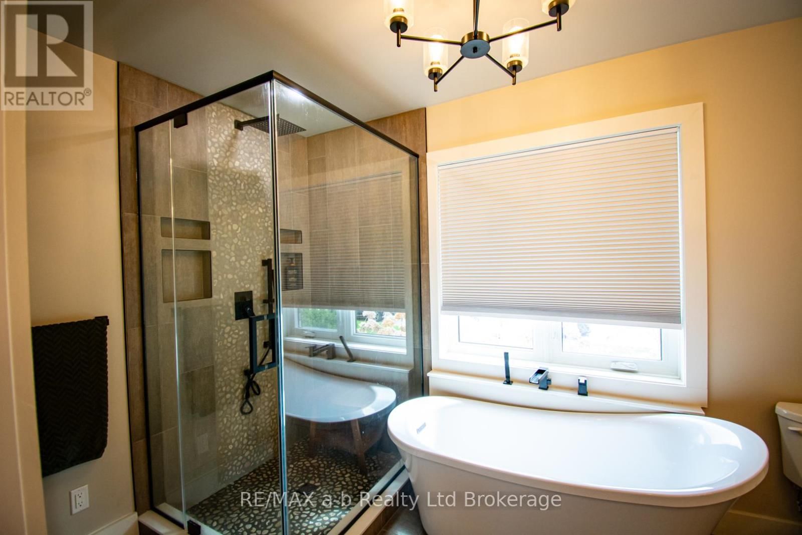 3 BELFAST CIRCLE Image 24