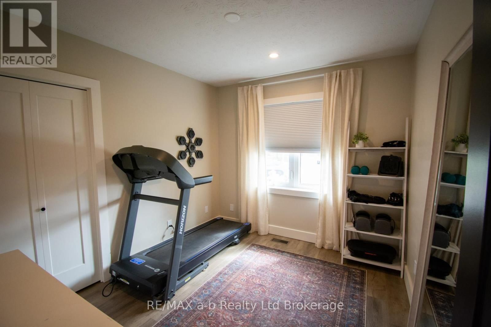 3 BELFAST CIRCLE Image 25