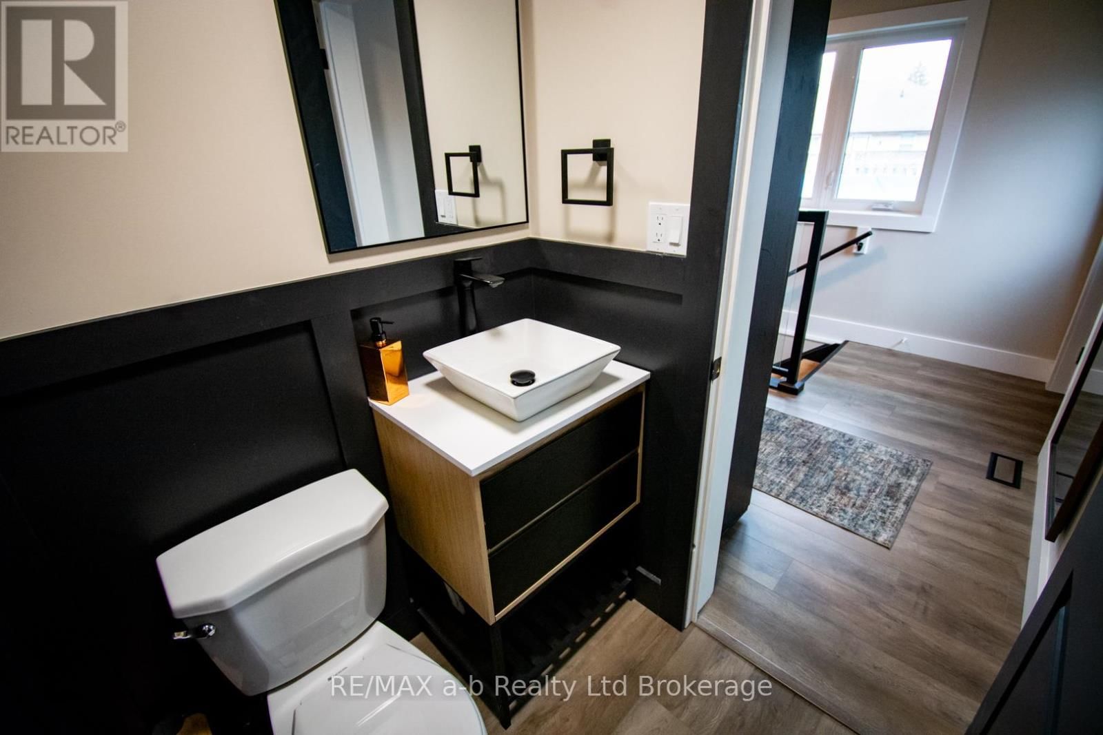 3 BELFAST CIRCLE Image 30