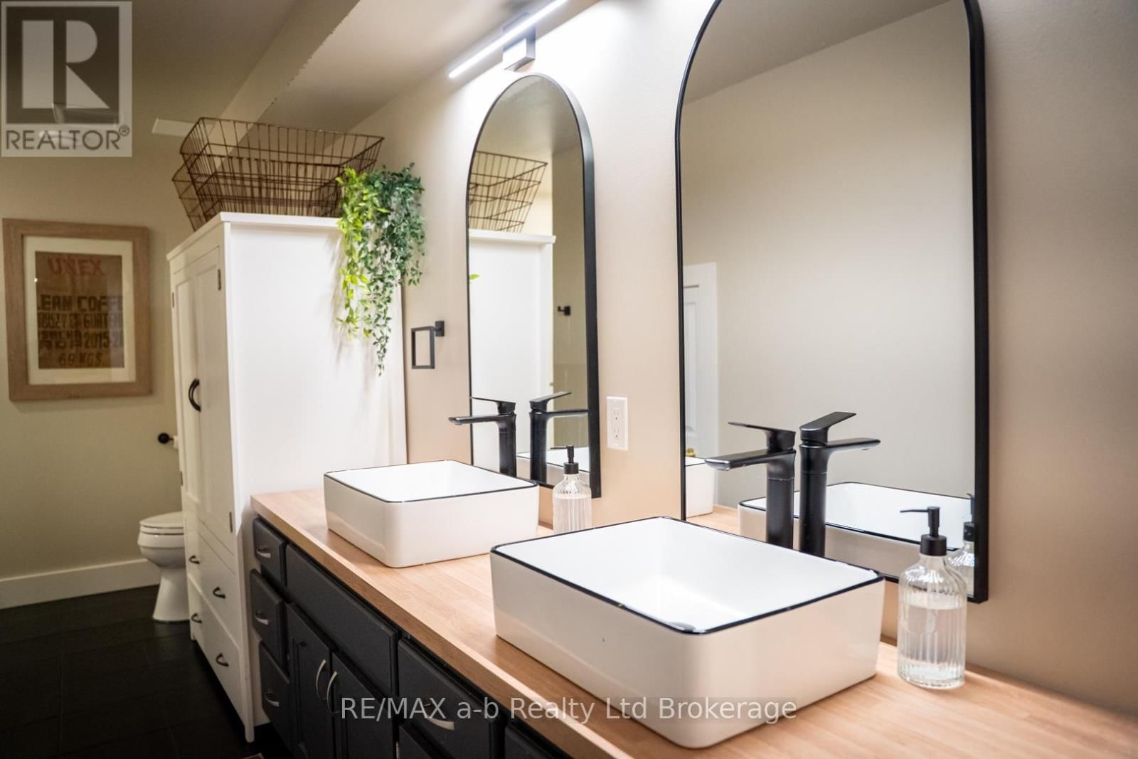 3 BELFAST CIRCLE Image 32