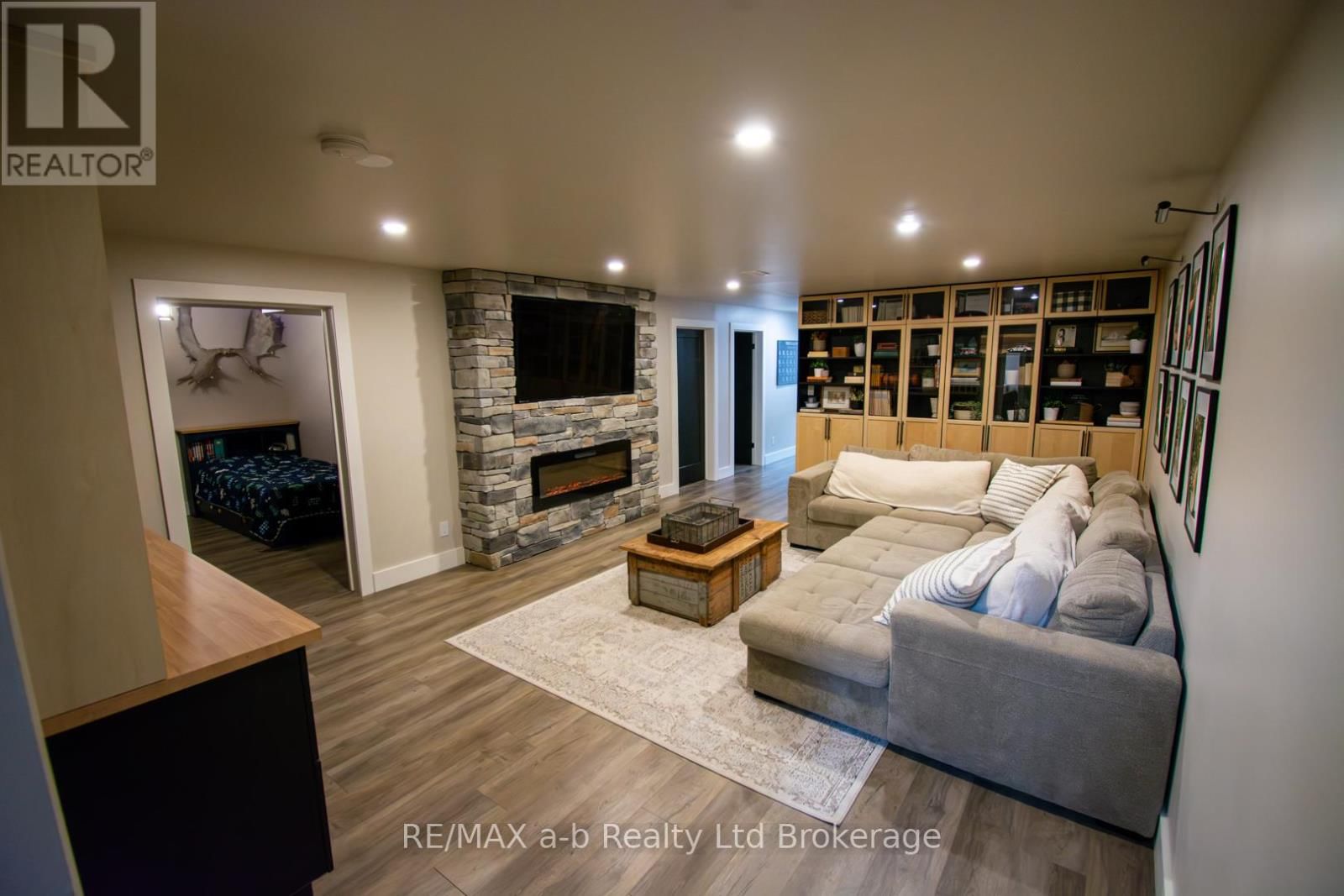 3 BELFAST CIRCLE Image 34