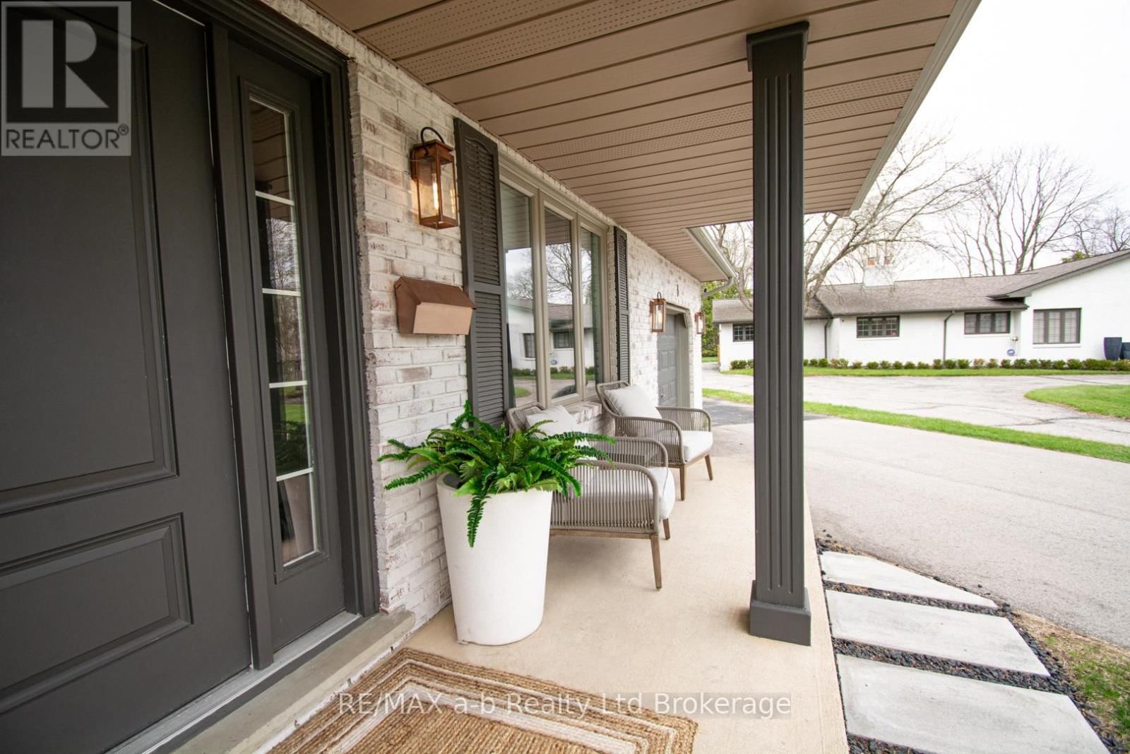 3 BELFAST CIRCLE Image 4