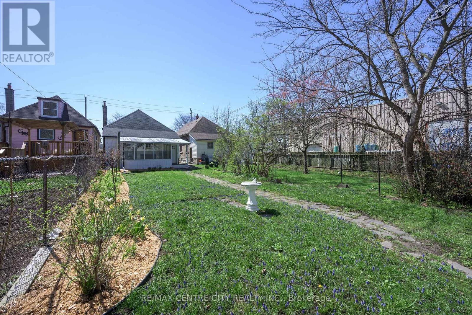 1180 YORK STREET Image 17