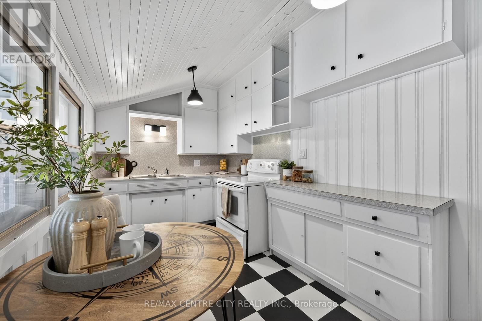 1180 YORK STREET Image 24