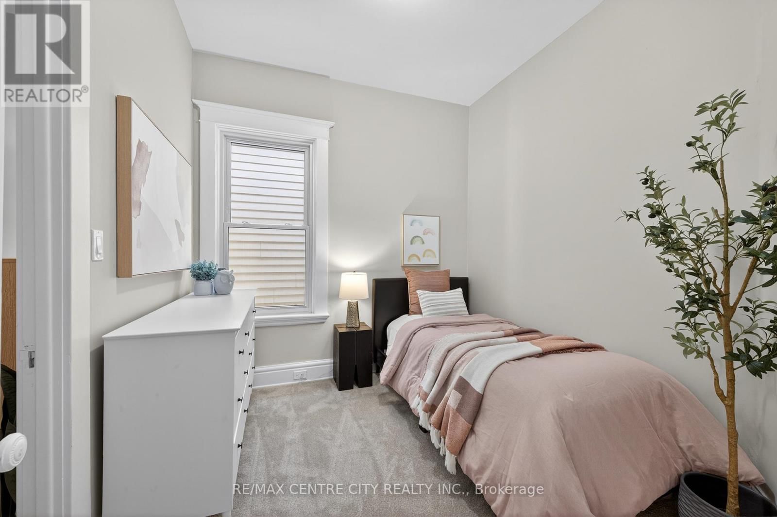 1180 YORK STREET Image 29