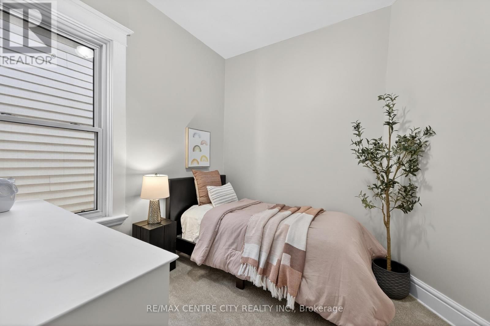 1180 YORK STREET Image 30