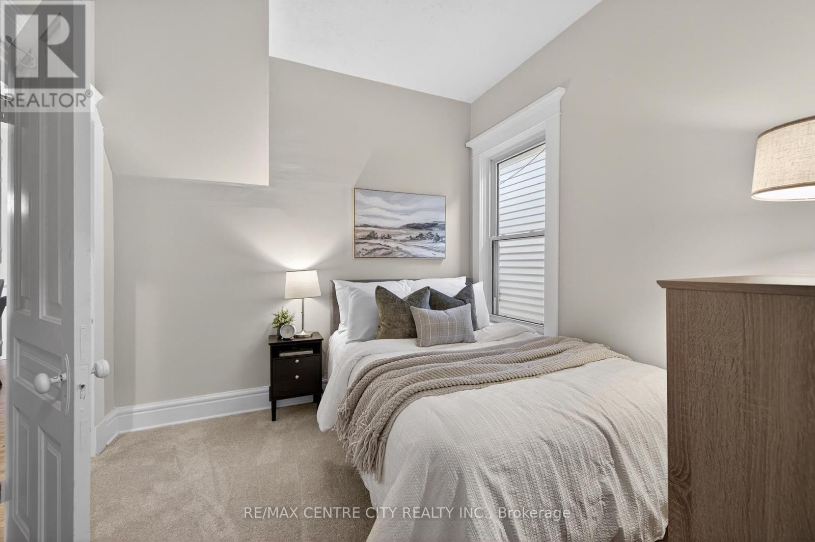 1180 YORK STREET Image 31