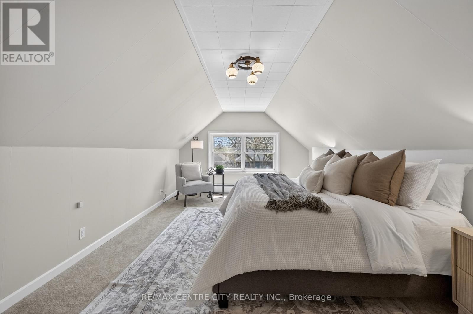 1180 YORK STREET Image 37