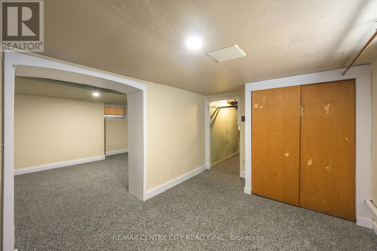 1180 YORK STREET Image 39