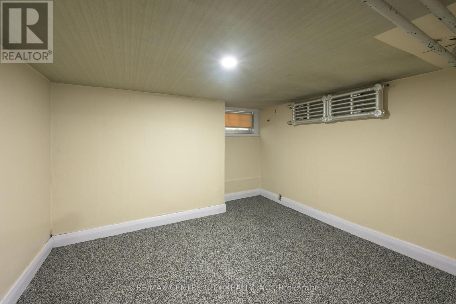 1180 YORK STREET Image 40