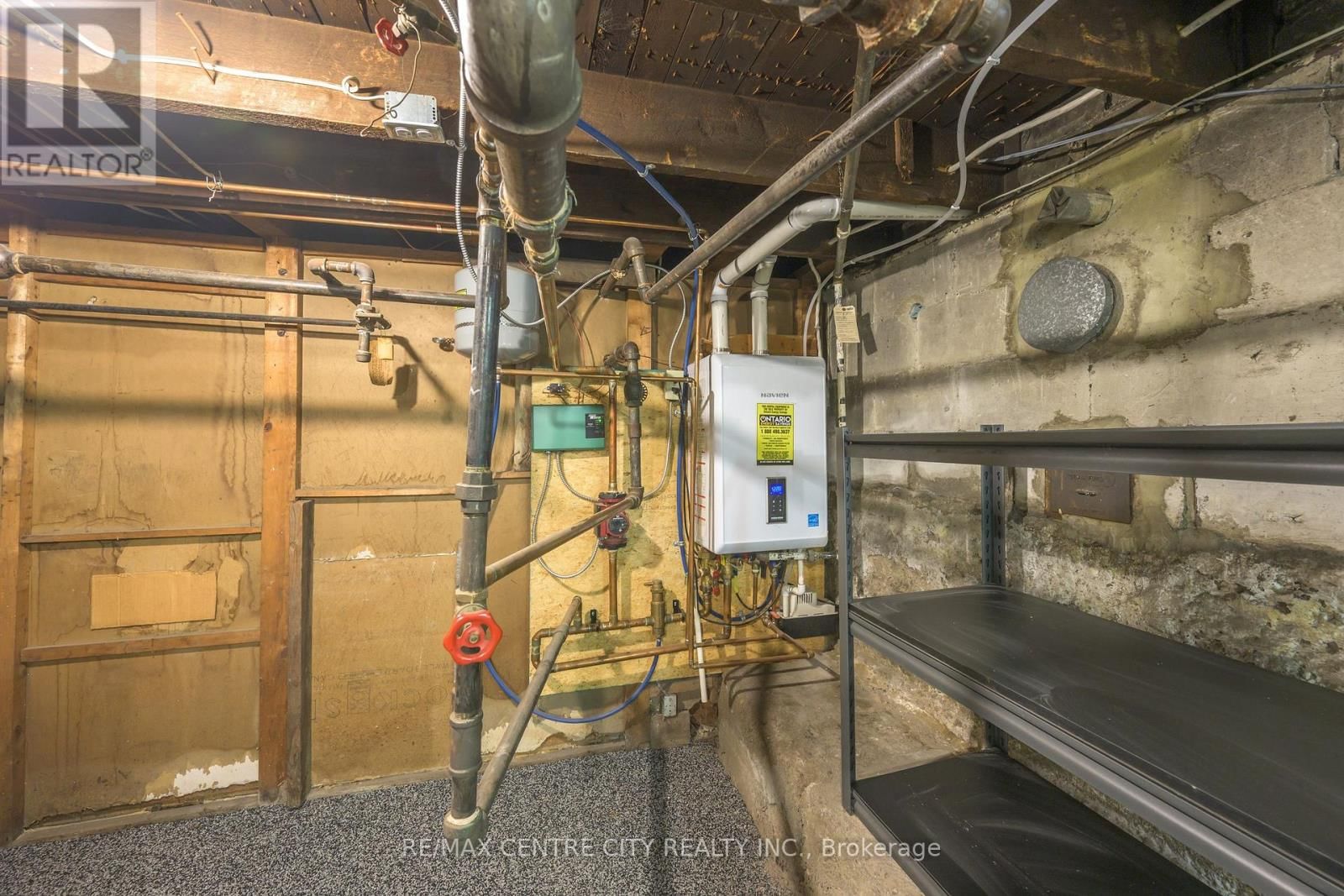 1180 YORK STREET Image 43